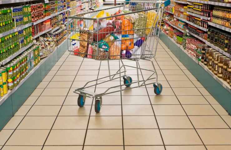 Quando fai la spesa fai attenzione al carrello: il trucco dei supermercati  per farti spendere di più