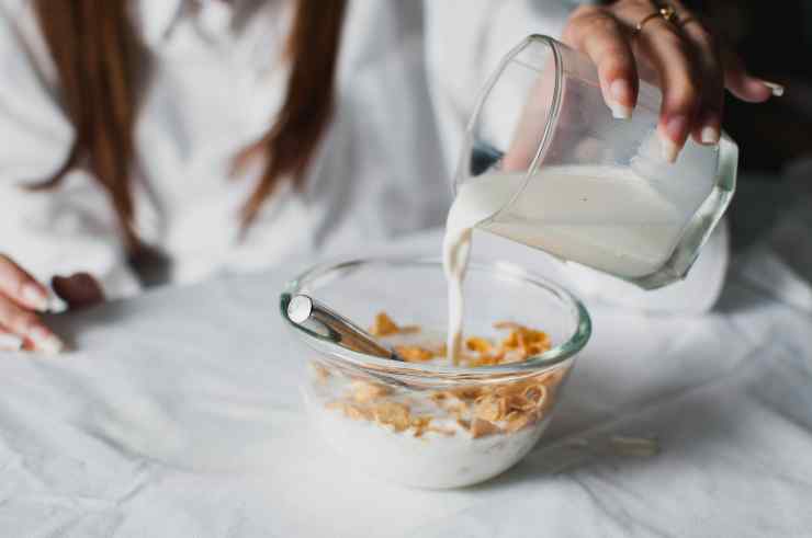 Una colazione con latte e cereali ci aiuta a dimagrire