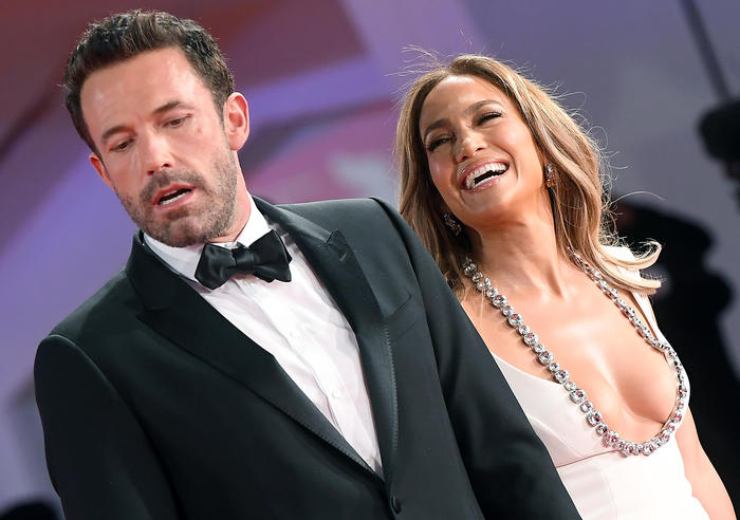 Jennifer Lopez is in love with Ben Affleck