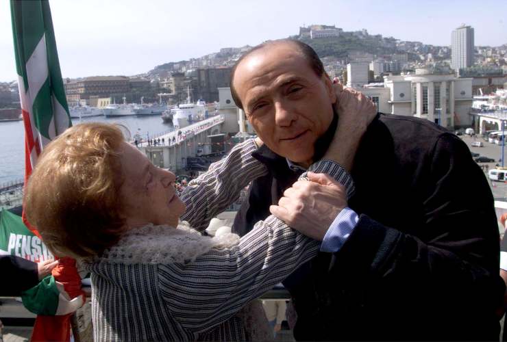 la devozione dei Berlusconi per padre Pio