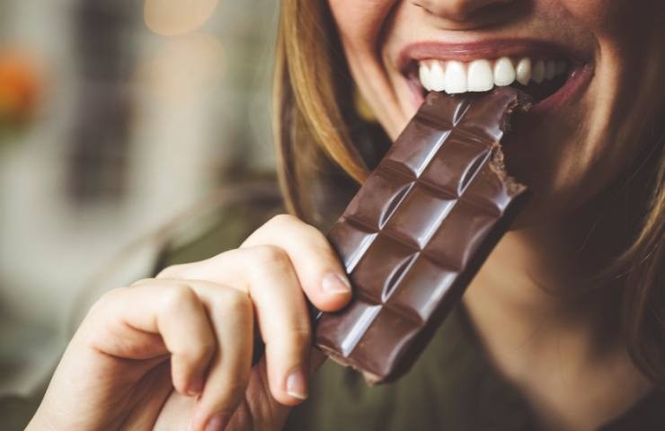 Cioccolato e merendine, pericolose per i denti