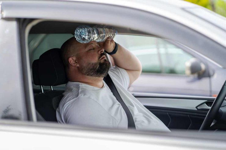 Colpo di calore in auto: come comportarsi