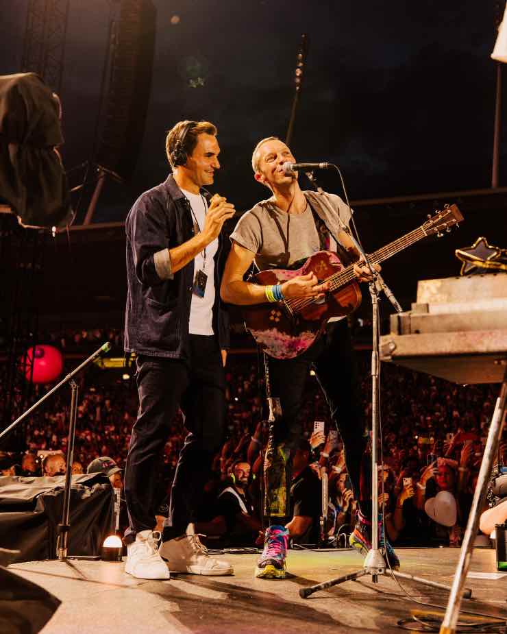 Federer sale sul palco dei Coldplay
