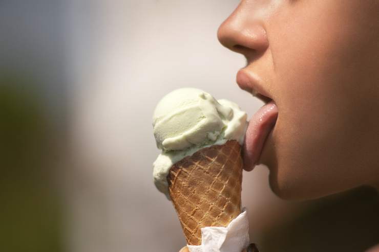 Se mangi il gelato lentamente eviti il mal di testa