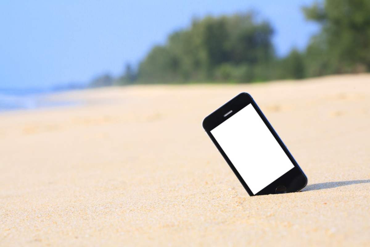 Come salvare lo smartphone dalla sabbia