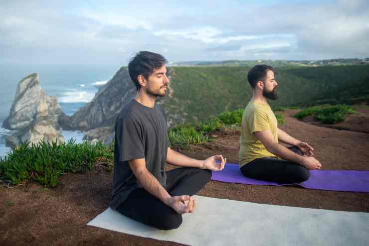 Lo yoga rilassa e consente un moderato consumo di calorie